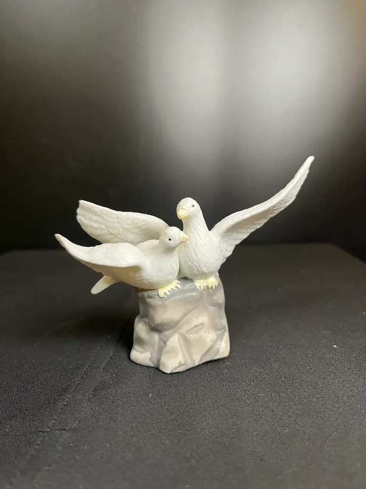 Pair of Love Birds-Lot 60