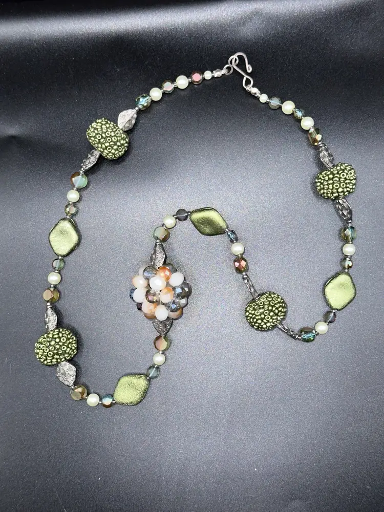 Eclectic Green Beaded Statement Necklace – Mixed Textures, Glass & Pearl Accents