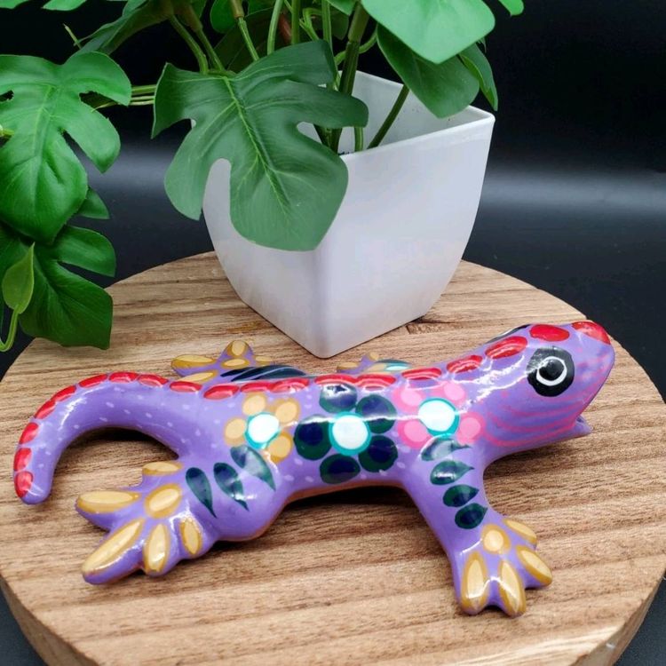 Hand Painted Mexican Folk Art Pottery Lizard Salamander Wall or Shelf Figure