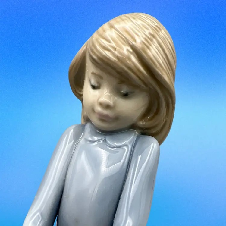 Vtg Lladro 5467 Dulcemente Timida “May Flowers” Signed No Box 1988