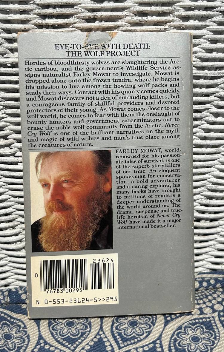 Vintage 'Never Cry Wolf' by Farley Bantam Paperback Book 1984