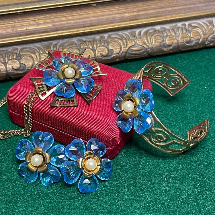 Style Guild Blue Flower Faux Pearl Costume Jewelry Set Necklace Brooch Bracelet Cuff Screw Back Earrings In Original Box
