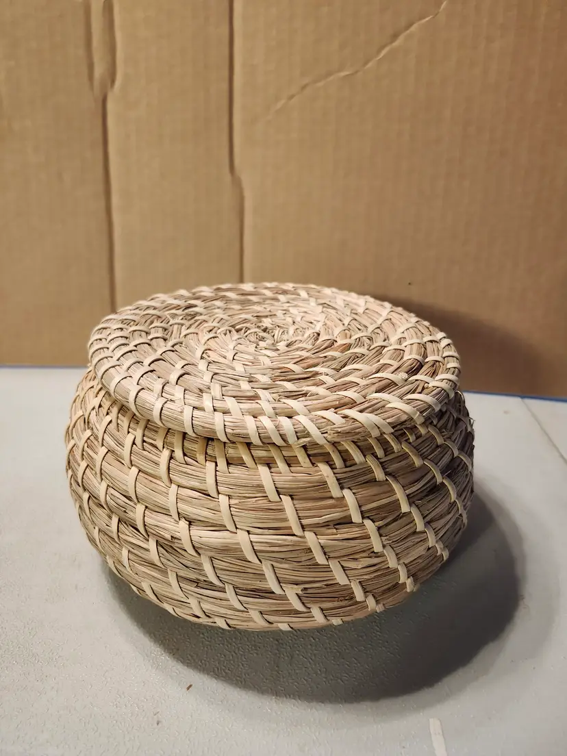 Handwoven sweetgrass Natural Basket with lid