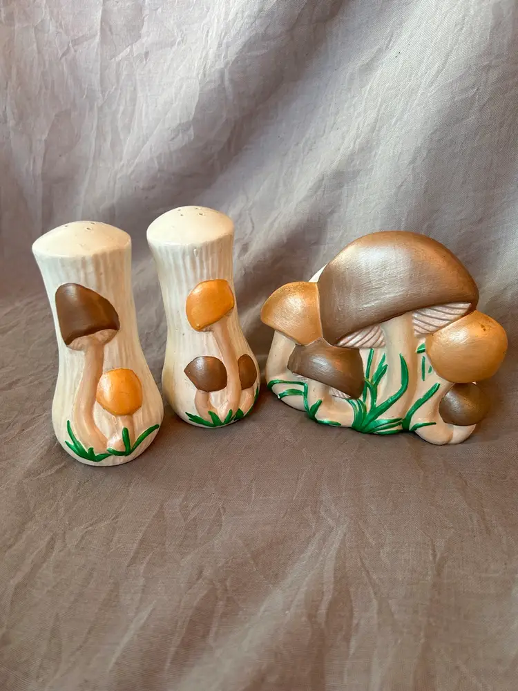 Vintage Arnells Mushroom Napkin Holder and Tall Salt & Pepper Shakers with Corks