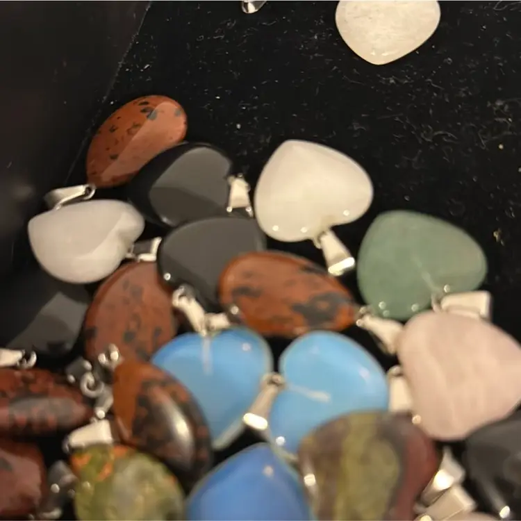 Lot of 25 polished stone necklace pendants