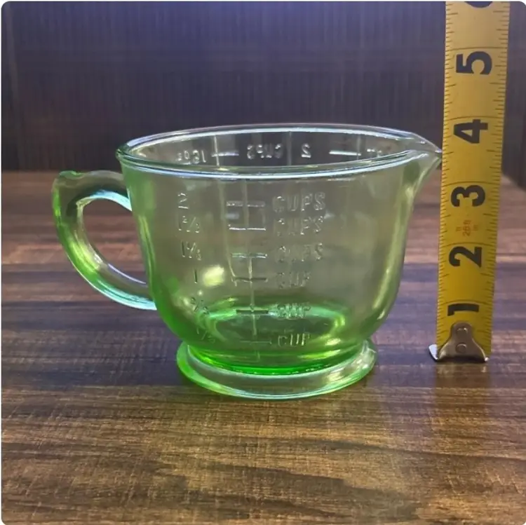 Vintage 1930s Green Uranium Depression Glass 2 Cup 16 Oz Measuring And Mixing
