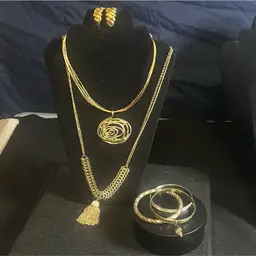 #09 - Gold Toned 6pc Lot