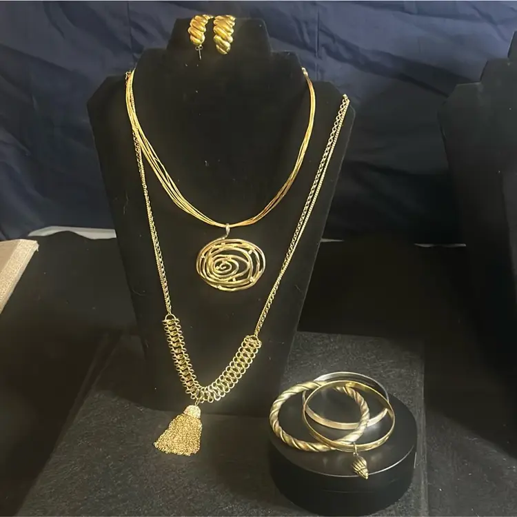 #09 - Gold Toned 6pc Lot