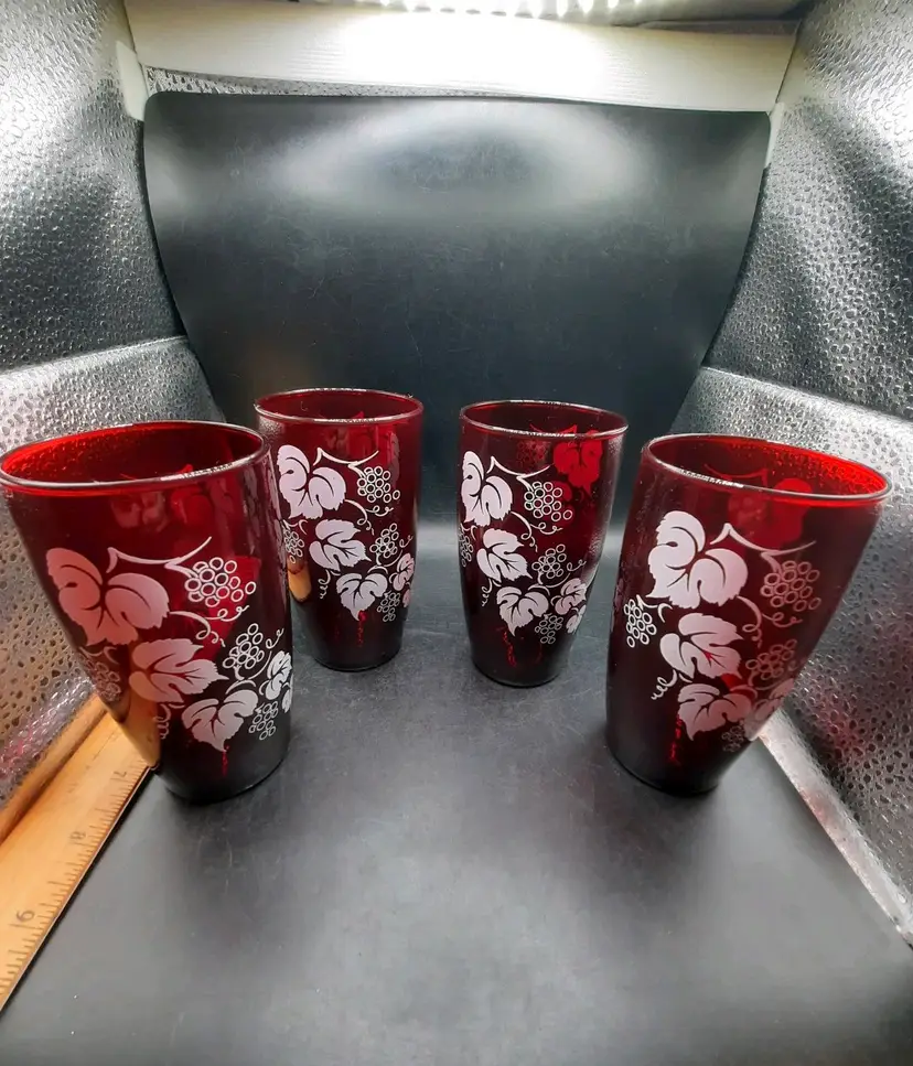 Vintage Set of 4 Anchor Hocking Royal Ruby Grape & Leaf 12 Oz Drinking Glasses