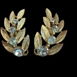 Vintage Goldtone Lisner Clip Earrings. Goldtone Leaves & Clear GL Rhinestones. Signed Lisner.