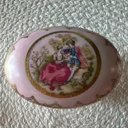 Arnart - Porcelain 4-Footed / Oval Trinket Box - Courting Couple w/Gold & Hinged