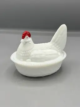 Vintage Westmoreland milk glass Hen on Nest