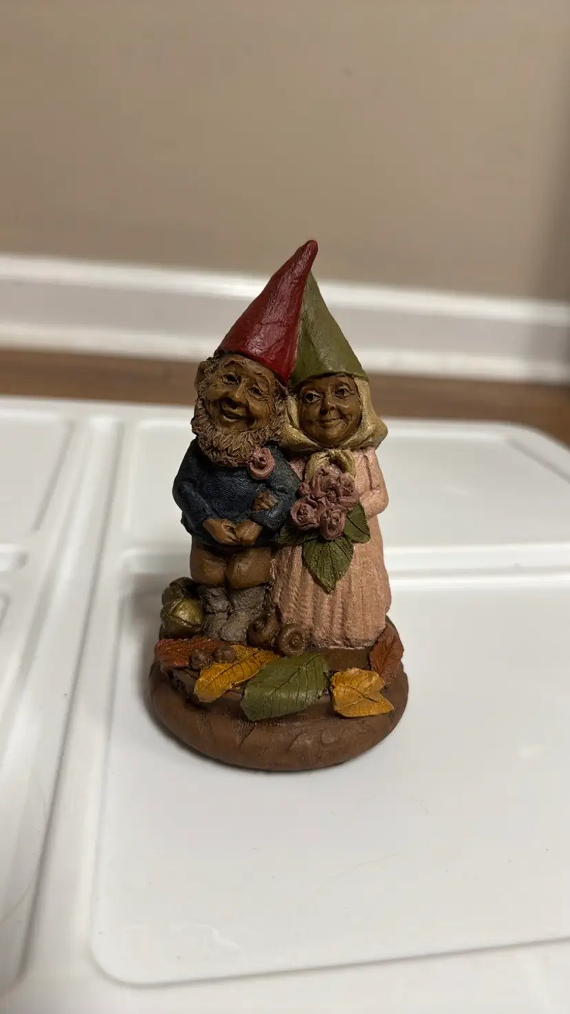 1987 TOM CLARK GNOMES BRIDE & GROOM CAIRN STUDIO #38 signed 5.25” tall