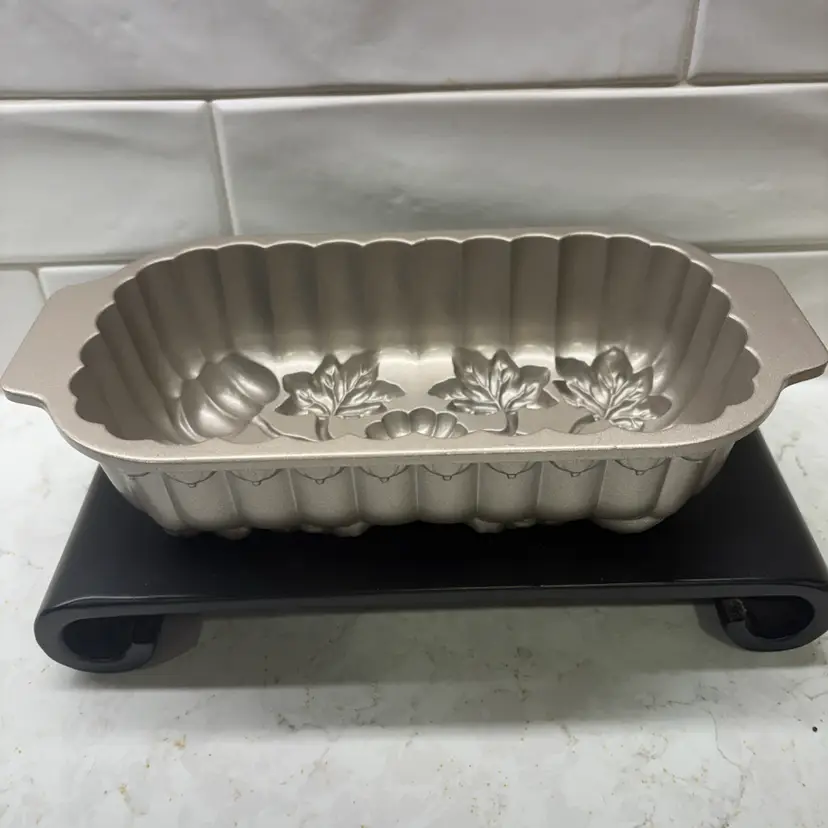 Nordic Ware Pumpkin Loaf 1 lb. Cake Pan Mold Cast Aluminum Made in USA