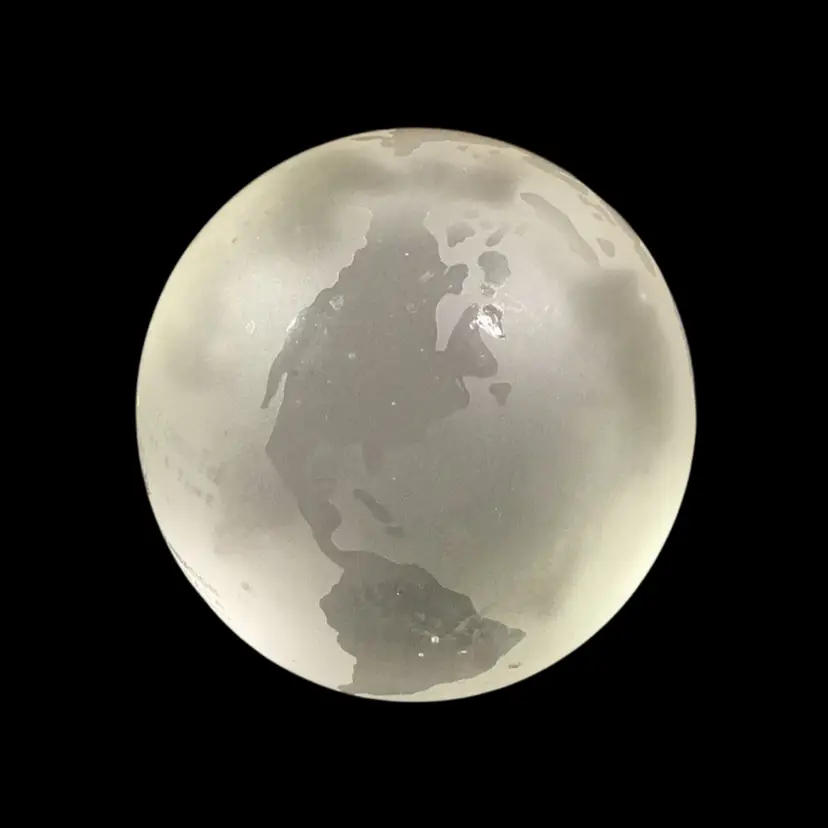 Changing the World 2001 Lance Armstrong Foundation 3” Glass World Paperweight ~As Is