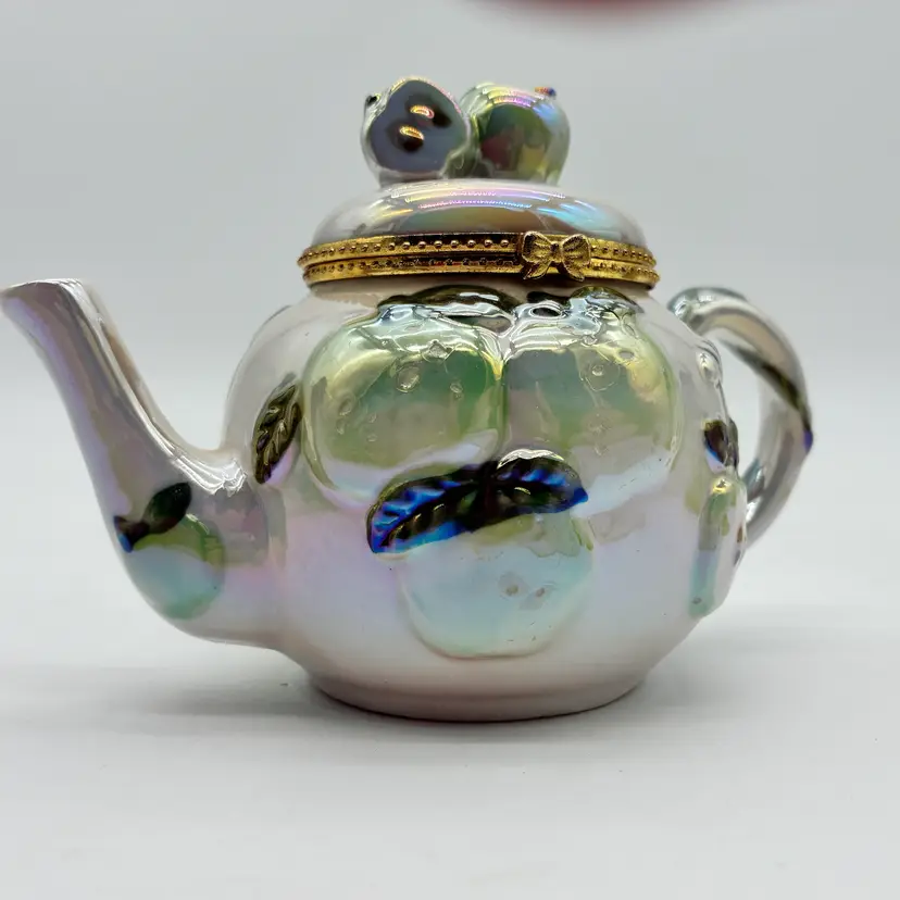 Vintage Iridescent Ceramic Tea Pot Trinket Box Apple Design Gold Accents DecorVintage Iridescent Ceramic Tea Pot Trinket Box Apple Design Gold Accents Decor