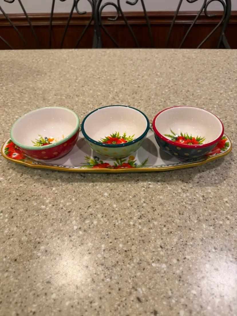 Pioneer Woman, Holiday Tray And Three Serving Dishes For Condiments