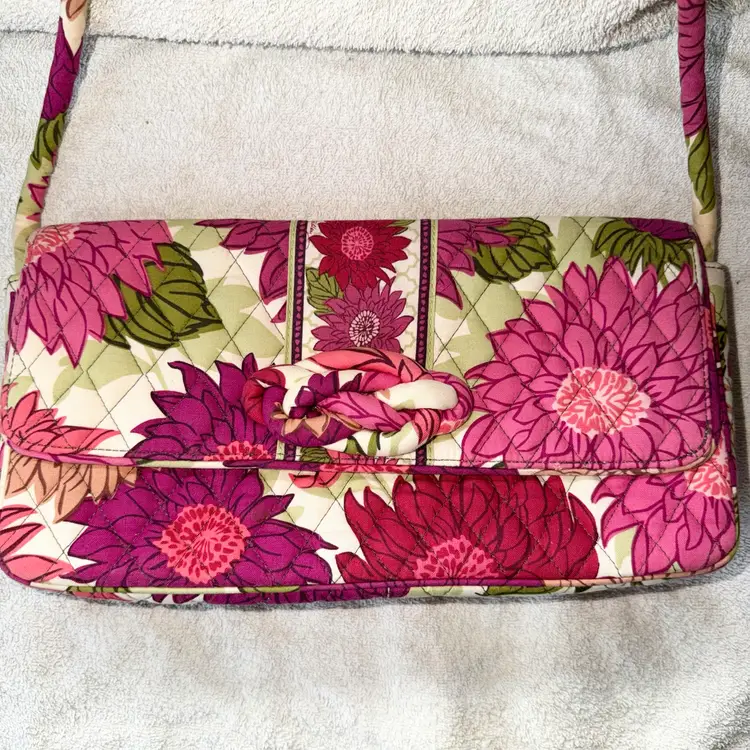 EUC Vera Bradley Knot Just A Clutch Hello Dahlia Baguette Handbag Purse Retired