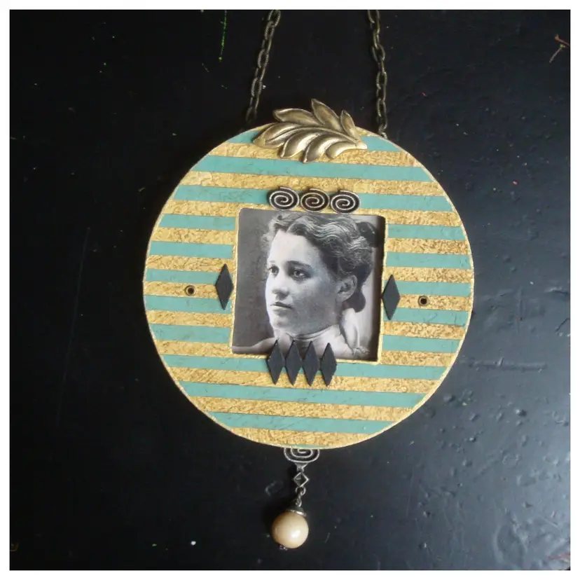 Decorative Hanging Round Picture Frame Stripe Small