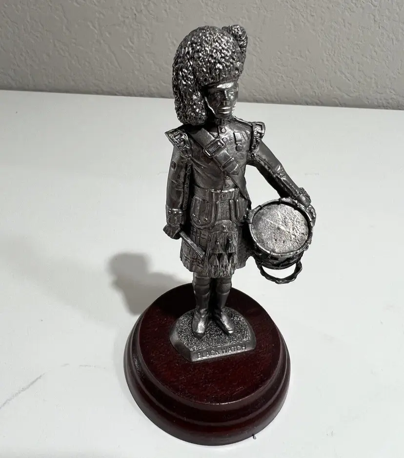 Scotland Pewter Piper Craft Gordon Highlander Holding Drum Made in Glenboig