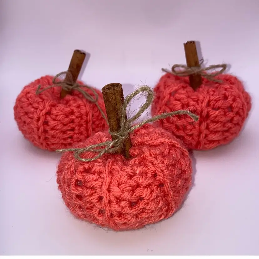 Set Of 3 Pumpkins With Cinnamon Sticks! Sticks Are Removable! 3 1/2β Tall With Sticks 1 3/4β Tall Without Sticks 3β Wide!