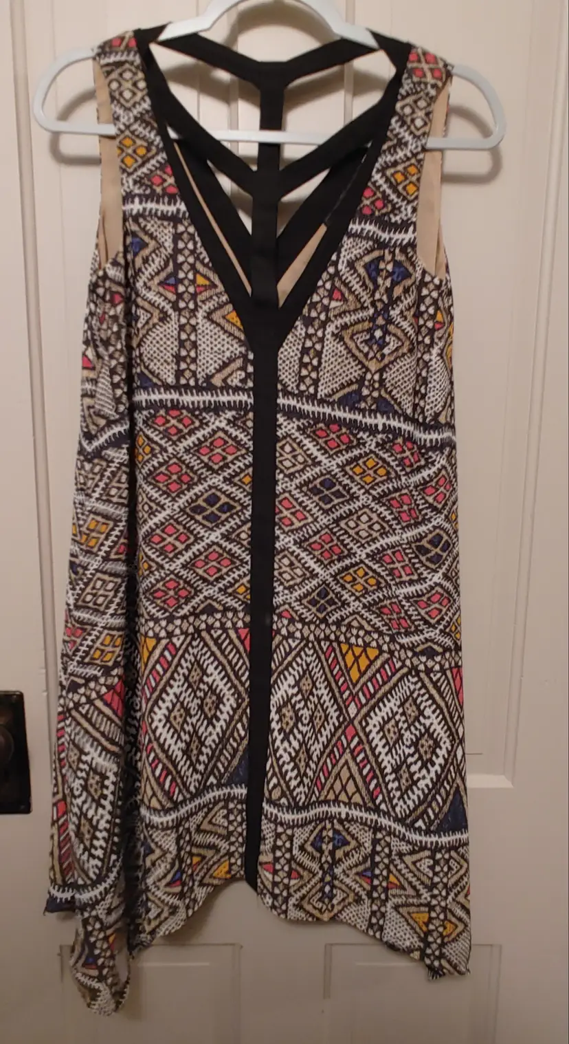 Dress- Brand: BCBG Maxazria. Size XS. Tribal dress. Material: 100% polyester. No callouts.
