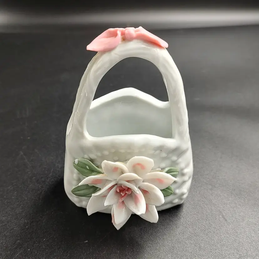 Vtg Ceramic Mini Purse With Flower Figurines