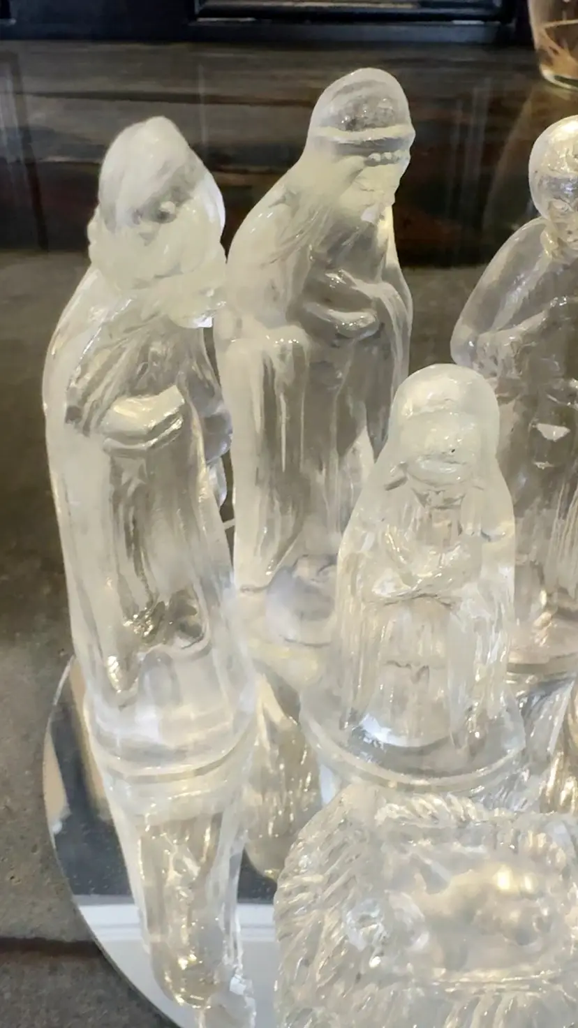 Windsor Glass 6 Piece Nativity Set With Mirror