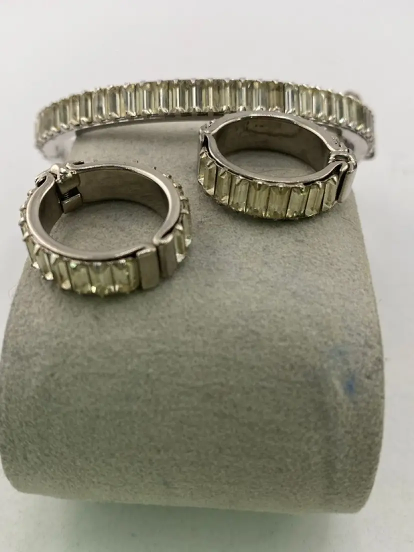 Vintage Clear baguette Rhinestone traditional style silver tone locking closure chain bracelet with clip earring set