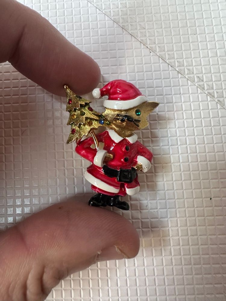 Signed JJ CAT vintage Christmas Cat Brooch under 20 dollars
