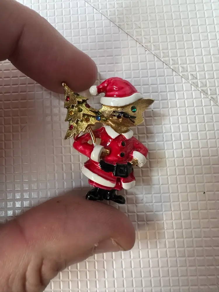 Signed JJ CAT vintage Christmas Cat Brooch