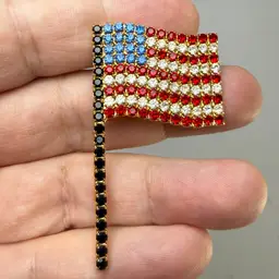 Vintage Dorothy Bauer Signed Brooch Pin American USA Flag United States Crystals