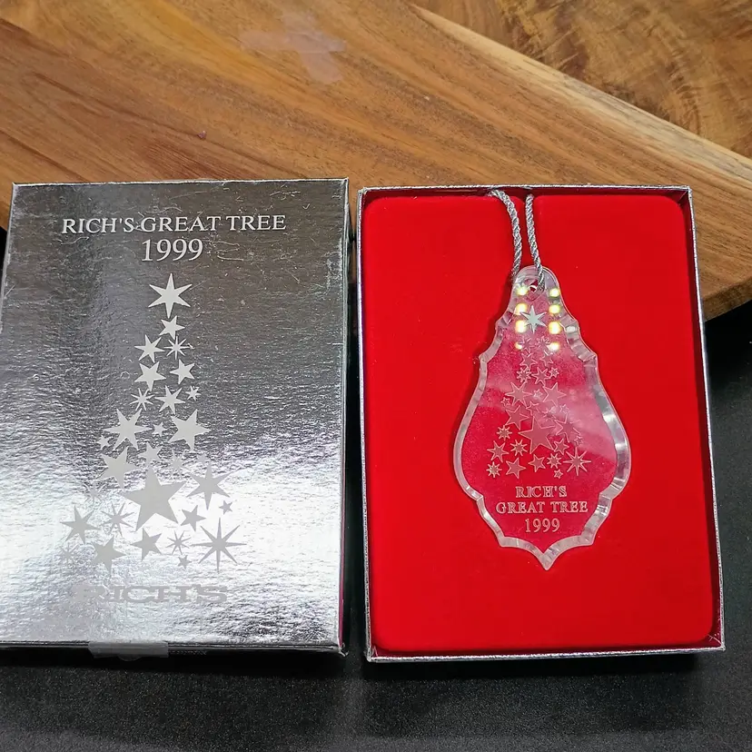 Vintage Rich's The Great Tree 30% Lead Crystal Annual Christmas Ornament 1999.