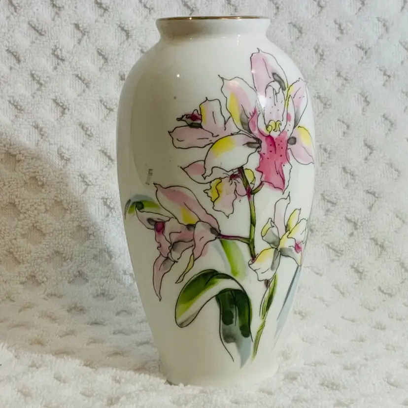 Vintage Porcelain Japanese Bud Vase With Floral Pattern & Gold Trim Stands 6" Made In Japan