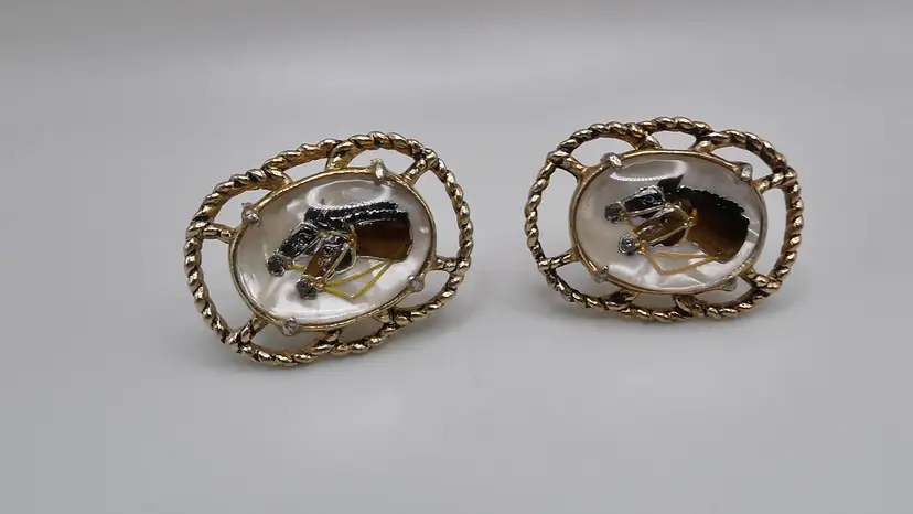 Vintage Reverse Painted Essex Race Horse Equestrian Cabochon Cufflinks MOP Intaglio Art Glass Gold Tone 1.5"