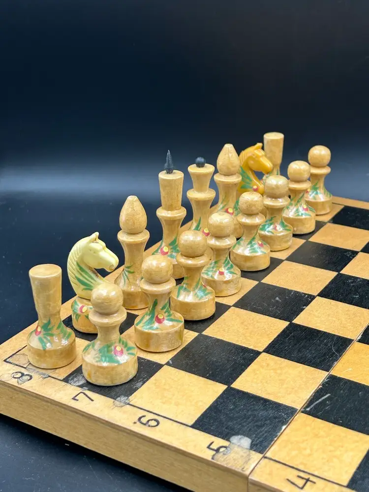 Vintage Soviet era ‘92 Chess Set Wood Folk Art hand painted floral pieces & Folding wood case