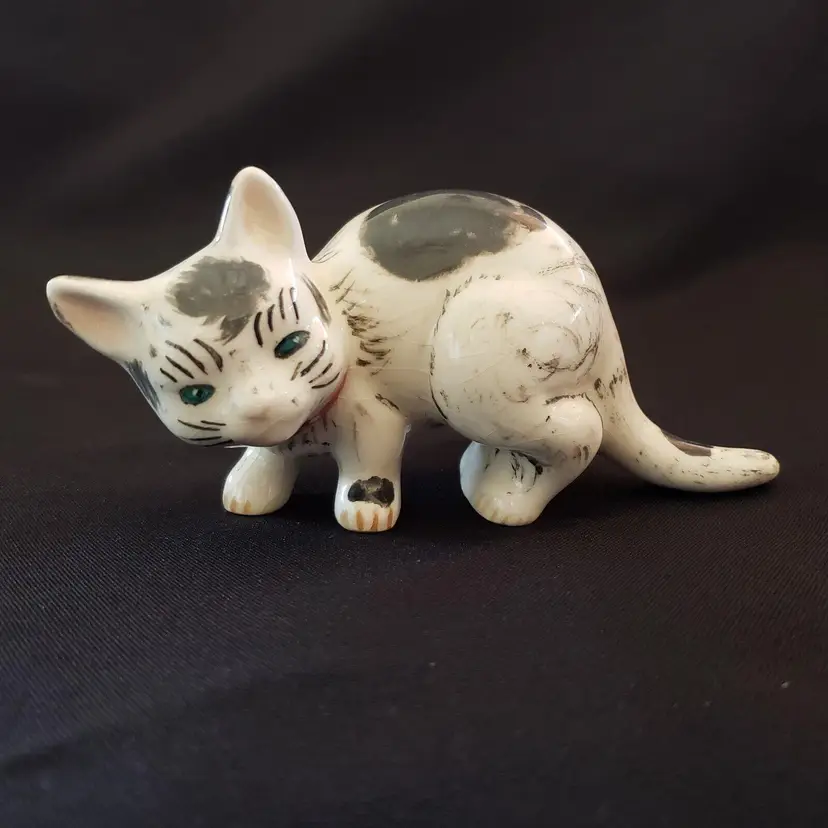 Cat Figurine Ceramic Porcelain Studio Art Handpainted Initialed & Dated 1975 Vintage