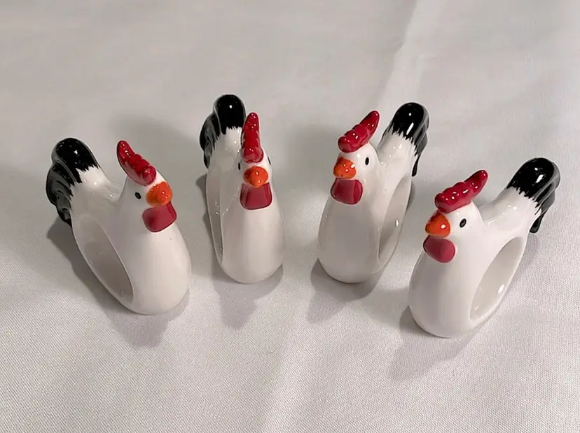ROOSTERS!🐓 4 Ceramic napkin rings with bright red, orange and black accents!