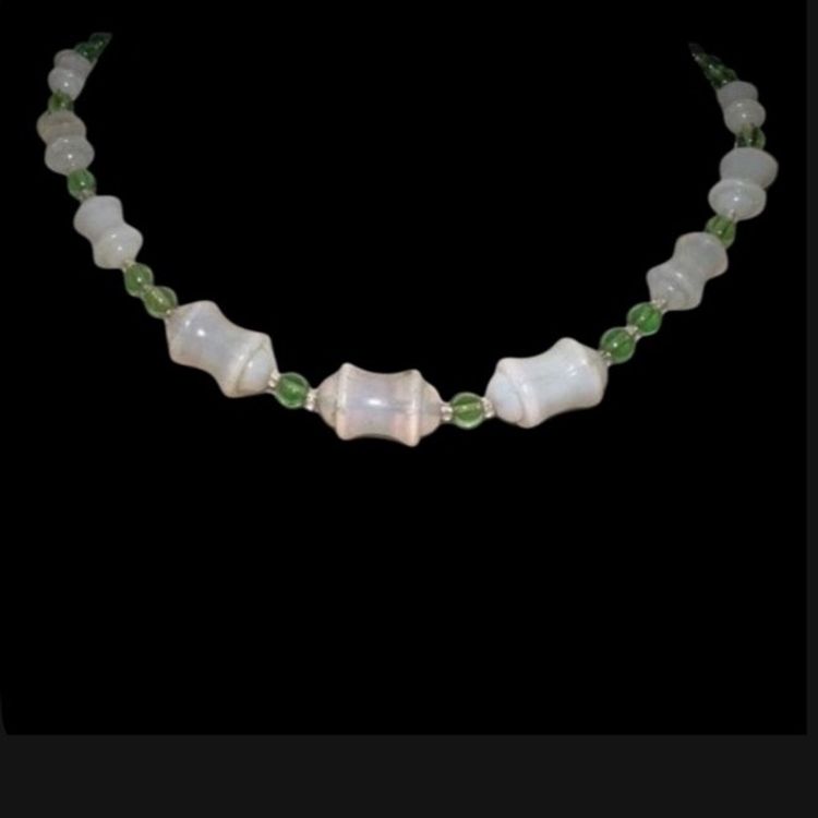 Vintage white & green beaded necklace 7.25” Drop
