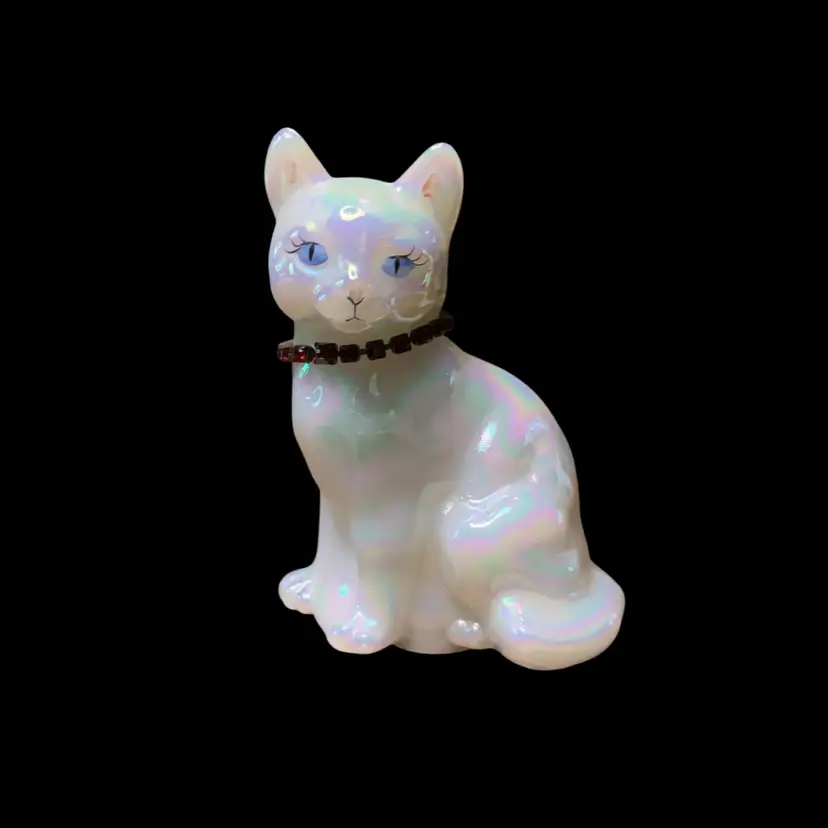 00. Signed Fenton Iridescent White Cat Glass Figurine w RED Rhinestone Collar 3-3/4” Tall