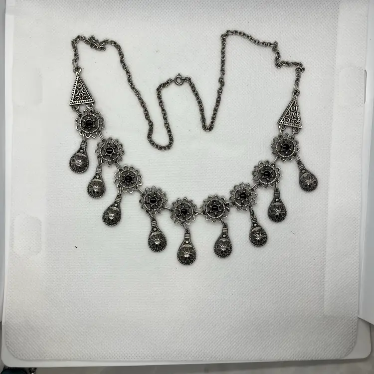 Boho Sunburst Starburst Medallions VTG Silver Tone Collar Necklace Unmarked 24