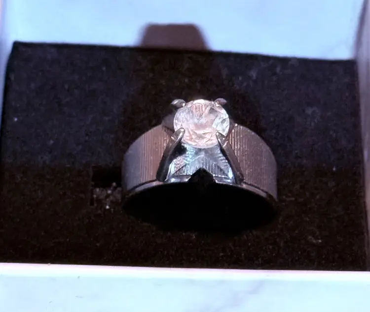 Rare Find Vintage 18k White Gold HGE Ring With Clear Stone