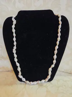 Vintage Artisan Made Matural Seashell Necklace 11"