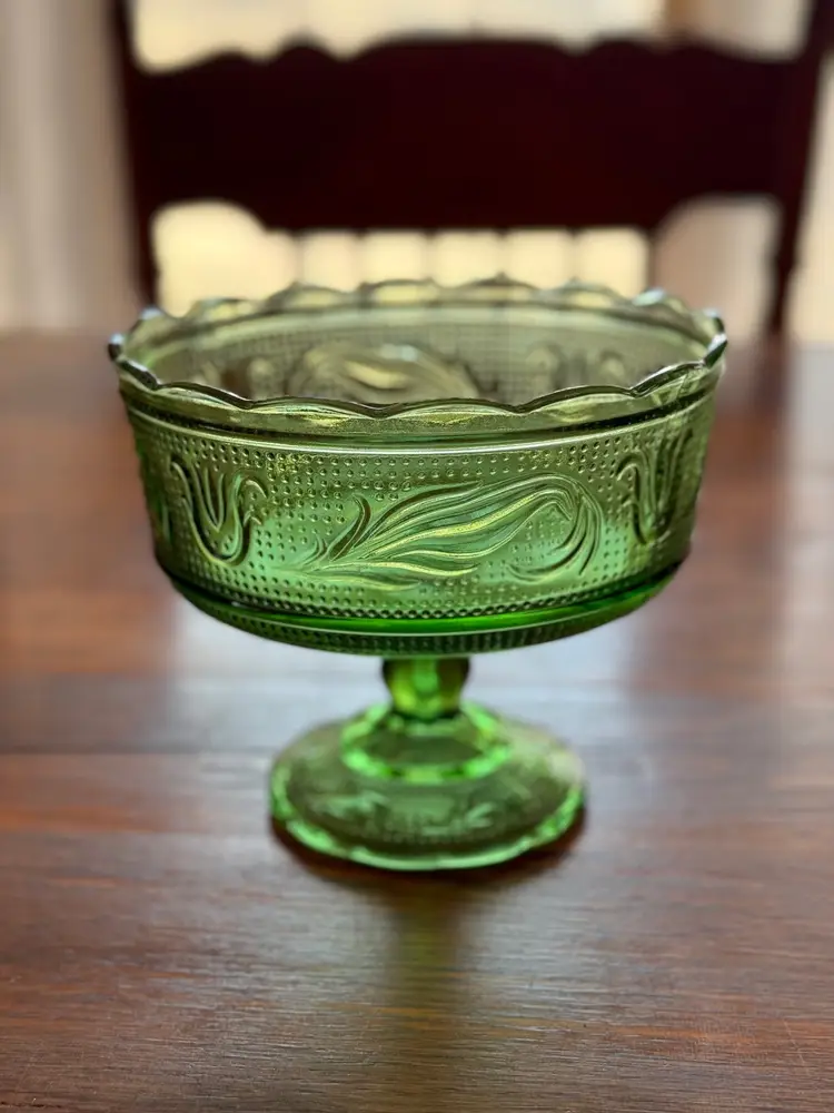 Vintage Green Pressed Glass Compote Bowl – L.E. Smith Brody Mold 6000 – Scalloped Pedestal Dish