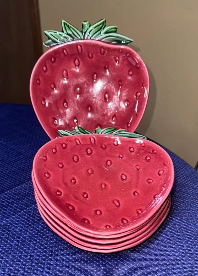 Cemar Pottery 773 Strawberry Shape Dish Plates 8.75” set of 6