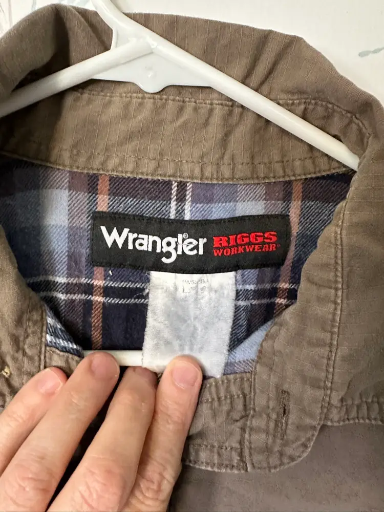 Wrangler Riggs Work Wear Fleece Lined NO TAG (26” top to bottom 23” pit to pit)