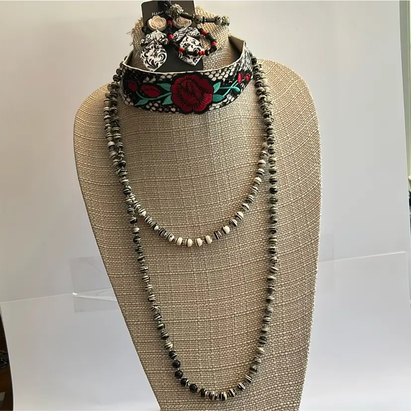 #13 - Rose Choker Lot