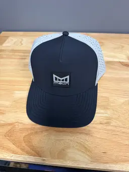 Brand New With Tags Melin Hydra Hat XL