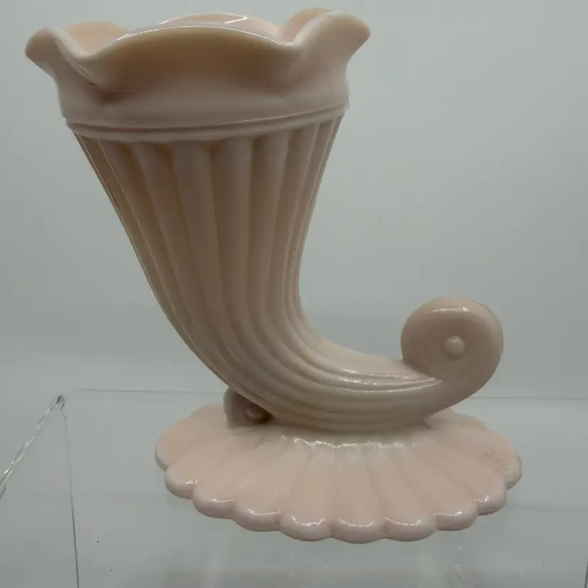 Vintage Indiana Glass Pale Pink Milk Glass Cornucopia Vase Horn of Plenty 5”