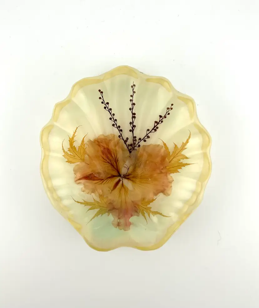 Vintage Jeanne Ocker Flower In Lucite Dish 4.25βx 4.75βx 1.25β